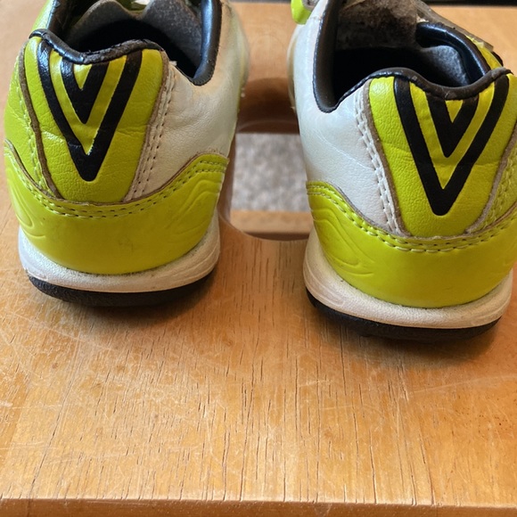 Umbro  Tennis Shoes SZ 11.5 kids - Picture 3 of 6